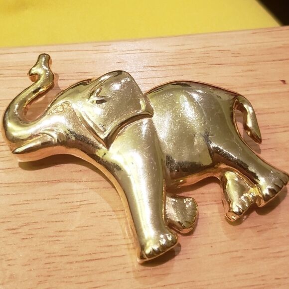 Vintage Elephant Gold Tone Brooch Antique Pin - Picture 7 of 7